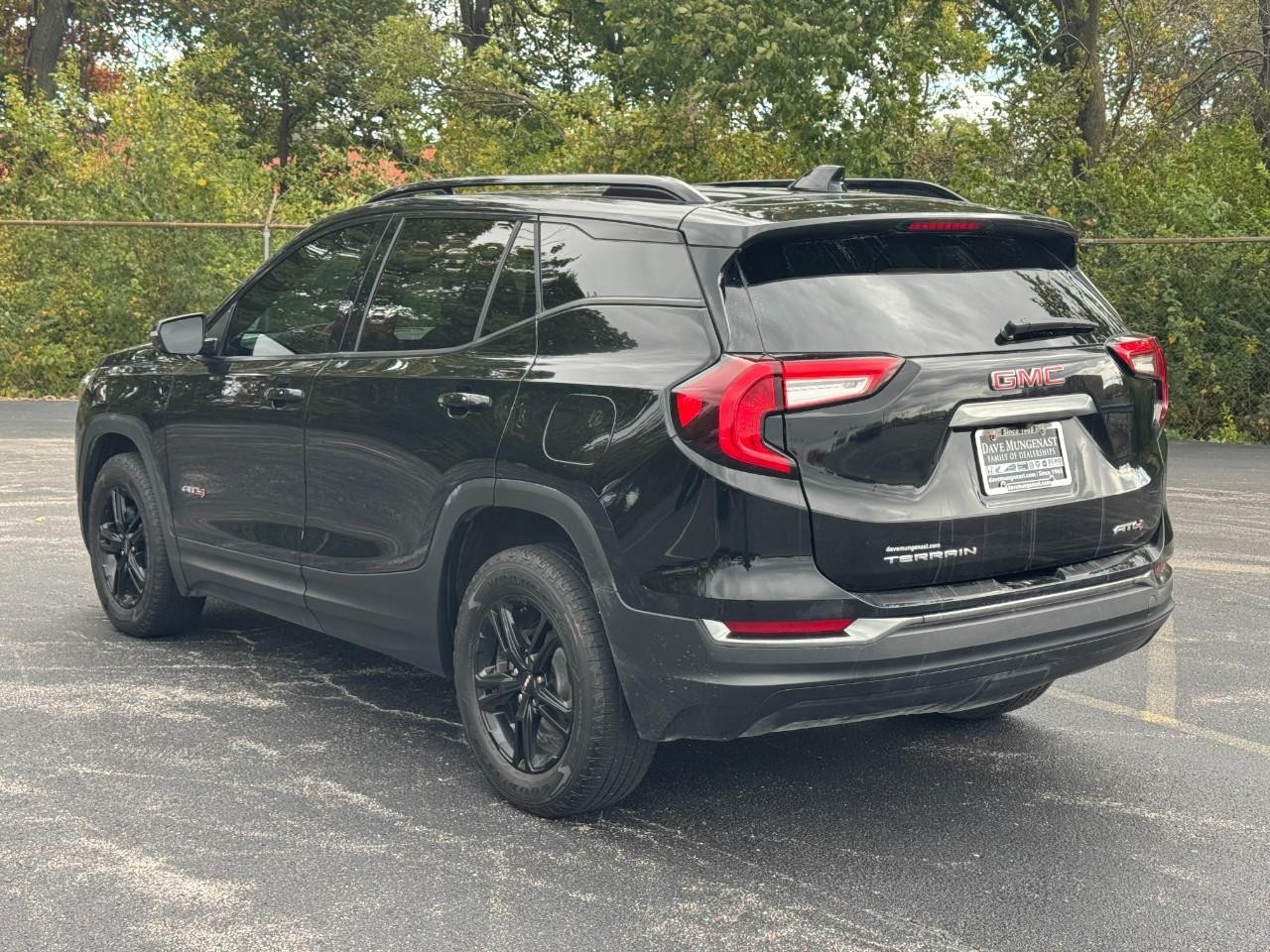GMC Terrain Vehicle Full-screen Gallery Image 08
