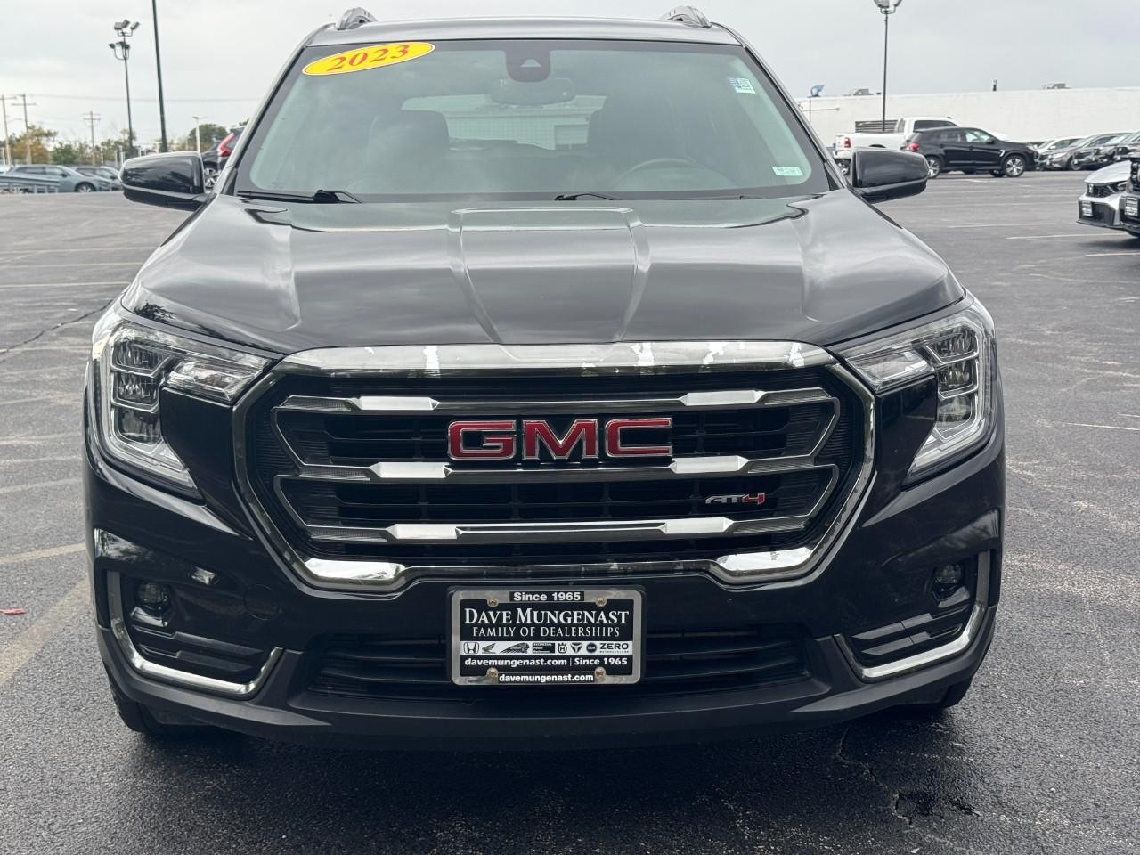 GMC Terrain Vehicle Full-screen Gallery Image 11