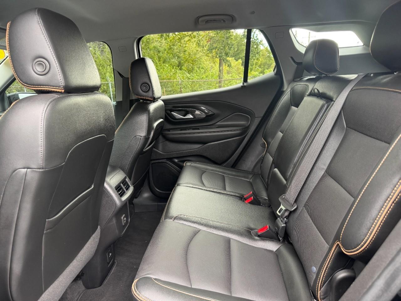 GMC Terrain Vehicle Full-screen Gallery Image 12