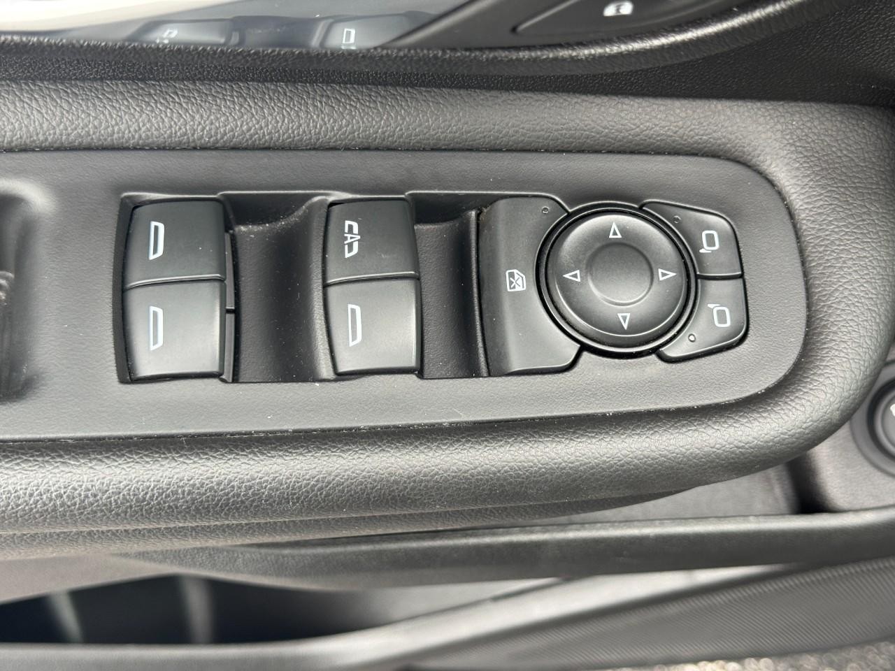GMC Terrain Vehicle Full-screen Gallery Image 19