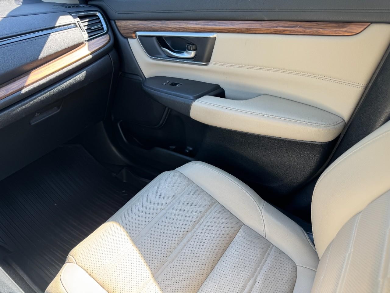 Honda CR-V Vehicle Full-screen Gallery Image 16