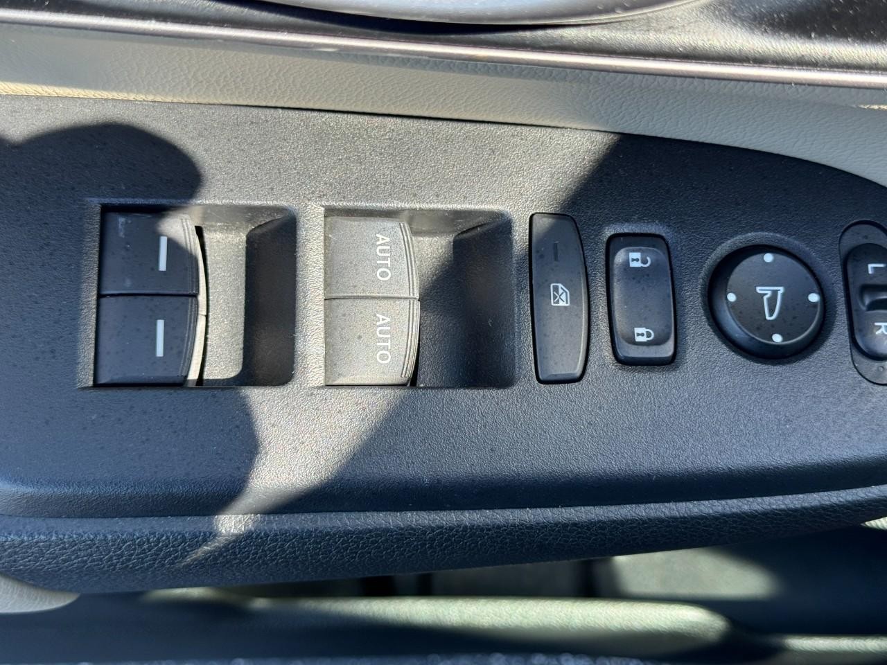 Honda CR-V Vehicle Full-screen Gallery Image 18