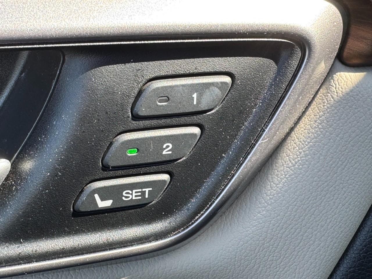 Honda CR-V Vehicle Full-screen Gallery Image 19