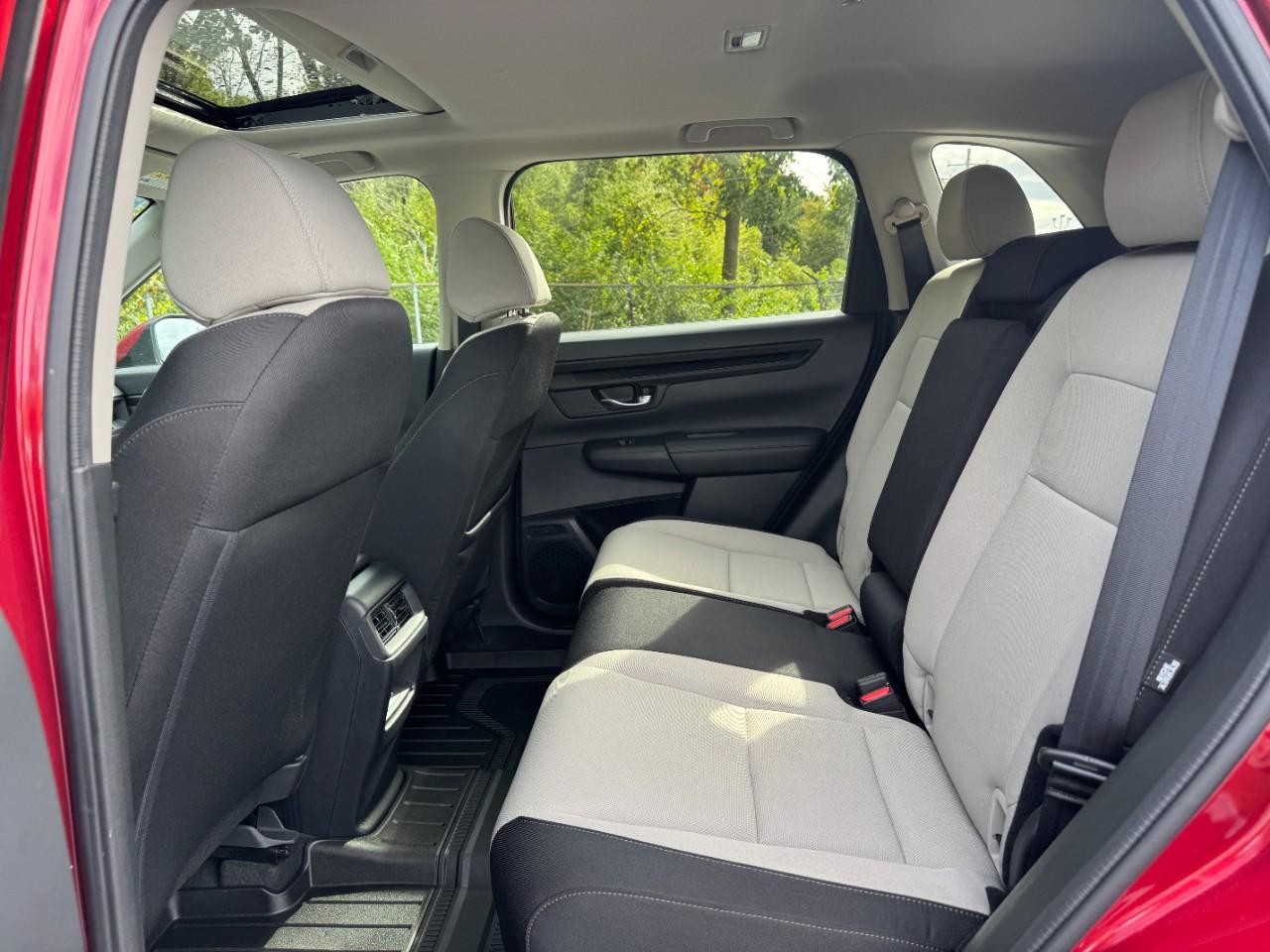 Honda CR-V Vehicle Full-screen Gallery Image 11