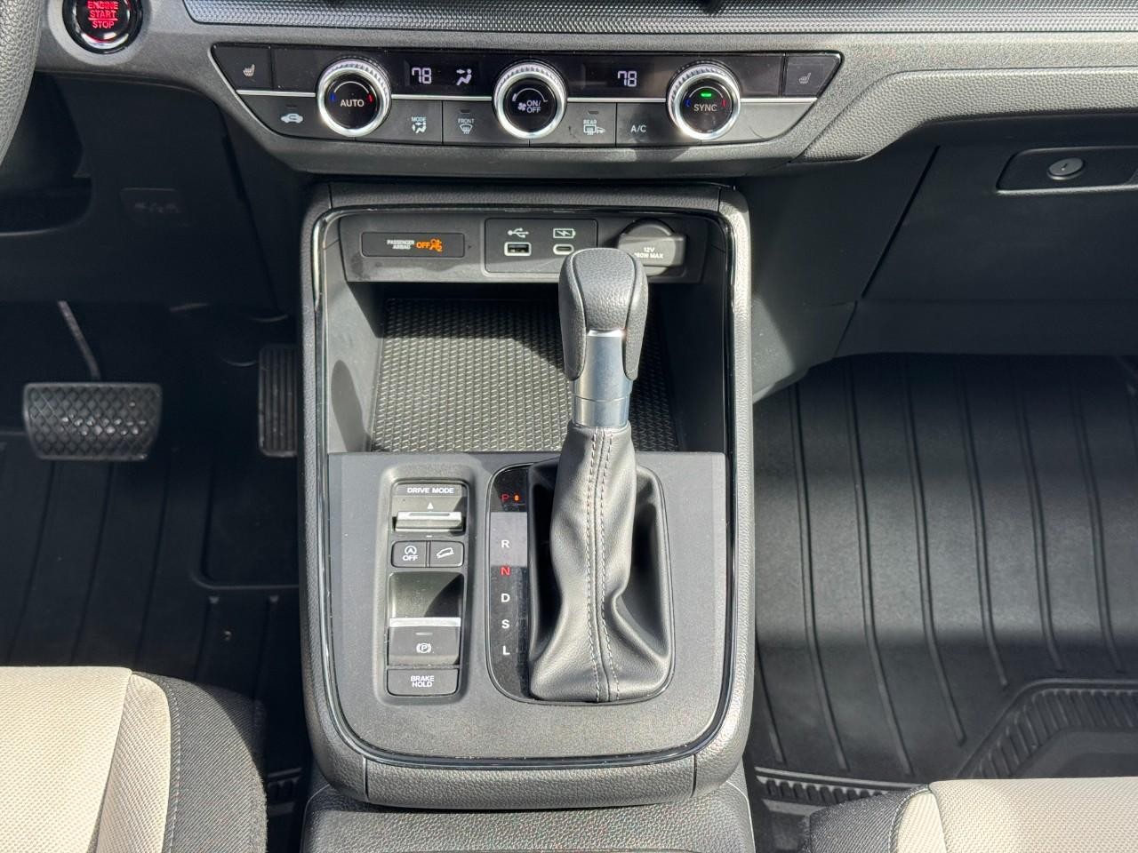 Honda CR-V Vehicle Full-screen Gallery Image 15