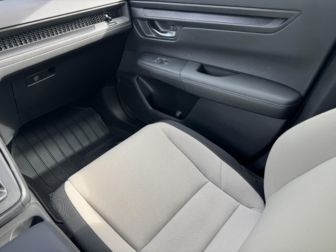 Honda CR-V Vehicle Full-screen Gallery Image 16