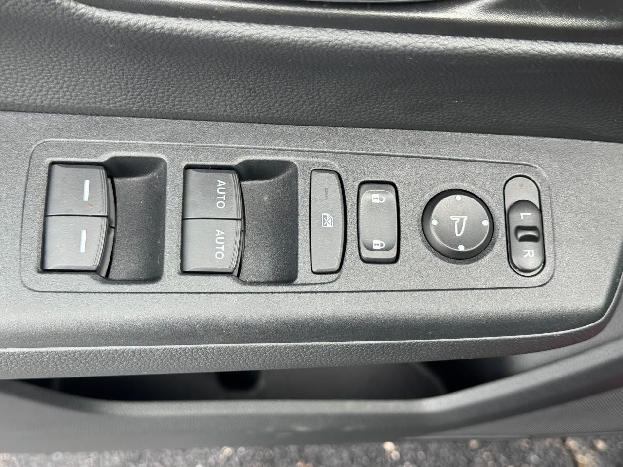 Honda CR-V Vehicle Full-screen Gallery Image 18