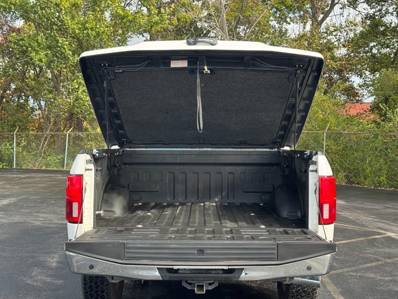 Ford F-150 Vehicle Full-screen Gallery Image 06