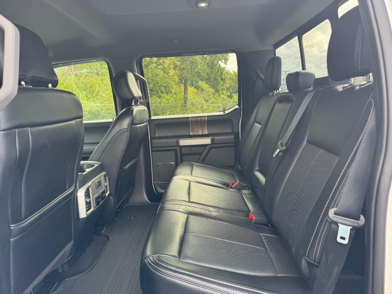 Ford F-150 Vehicle Full-screen Gallery Image 12