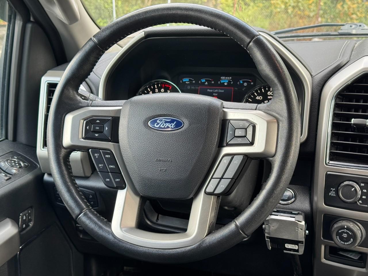 Ford F-150 Vehicle Full-screen Gallery Image 14