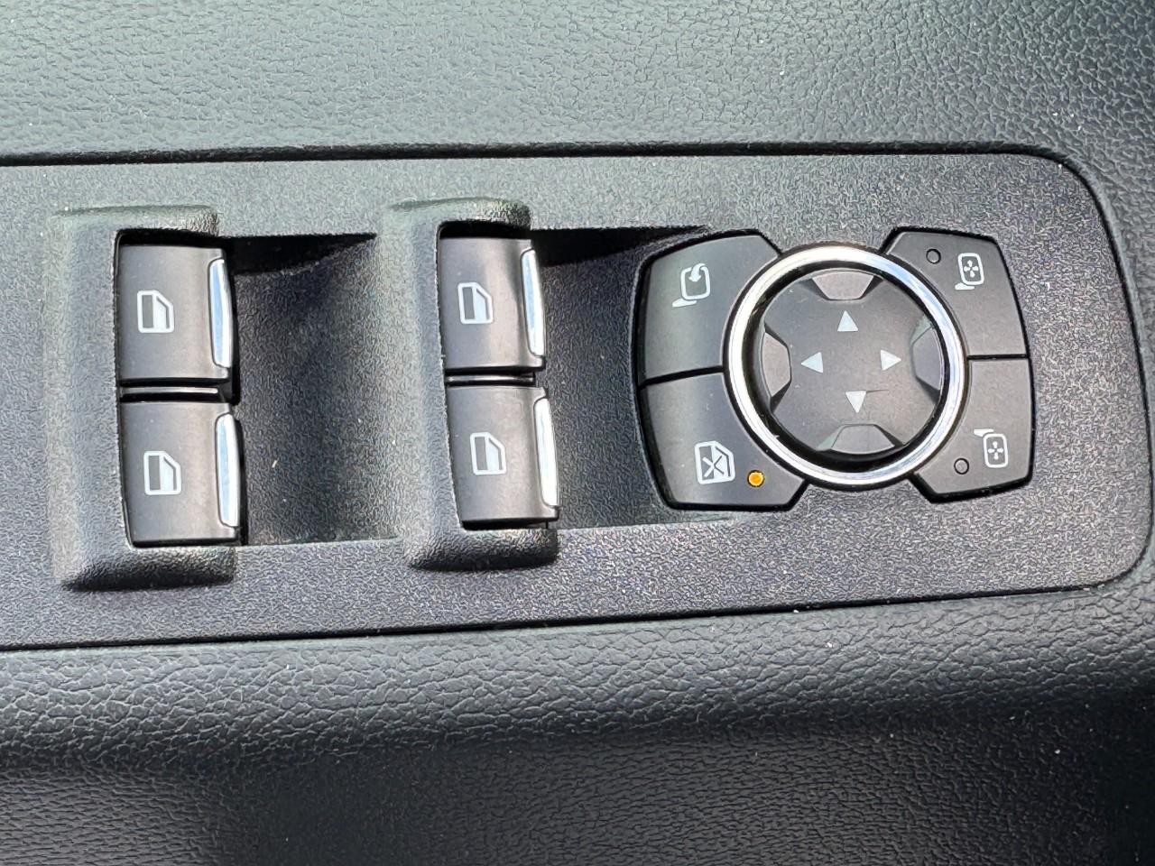 Ford F-150 Vehicle Full-screen Gallery Image 19