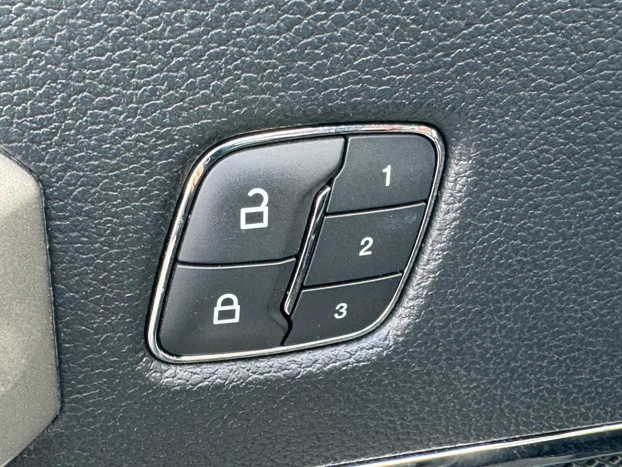 Ford F-150 Vehicle Full-screen Gallery Image 20