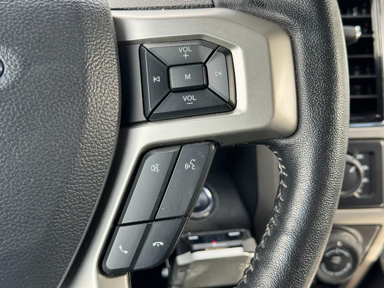 Ford F-150 Vehicle Full-screen Gallery Image 23