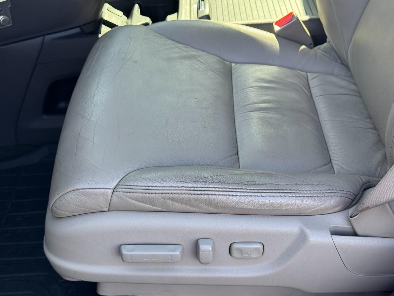 Honda CR-V Vehicle Full-screen Gallery Image 17