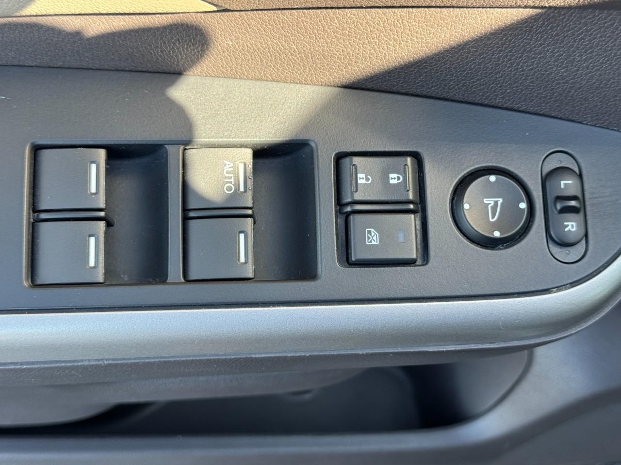 Honda CR-V Vehicle Full-screen Gallery Image 18
