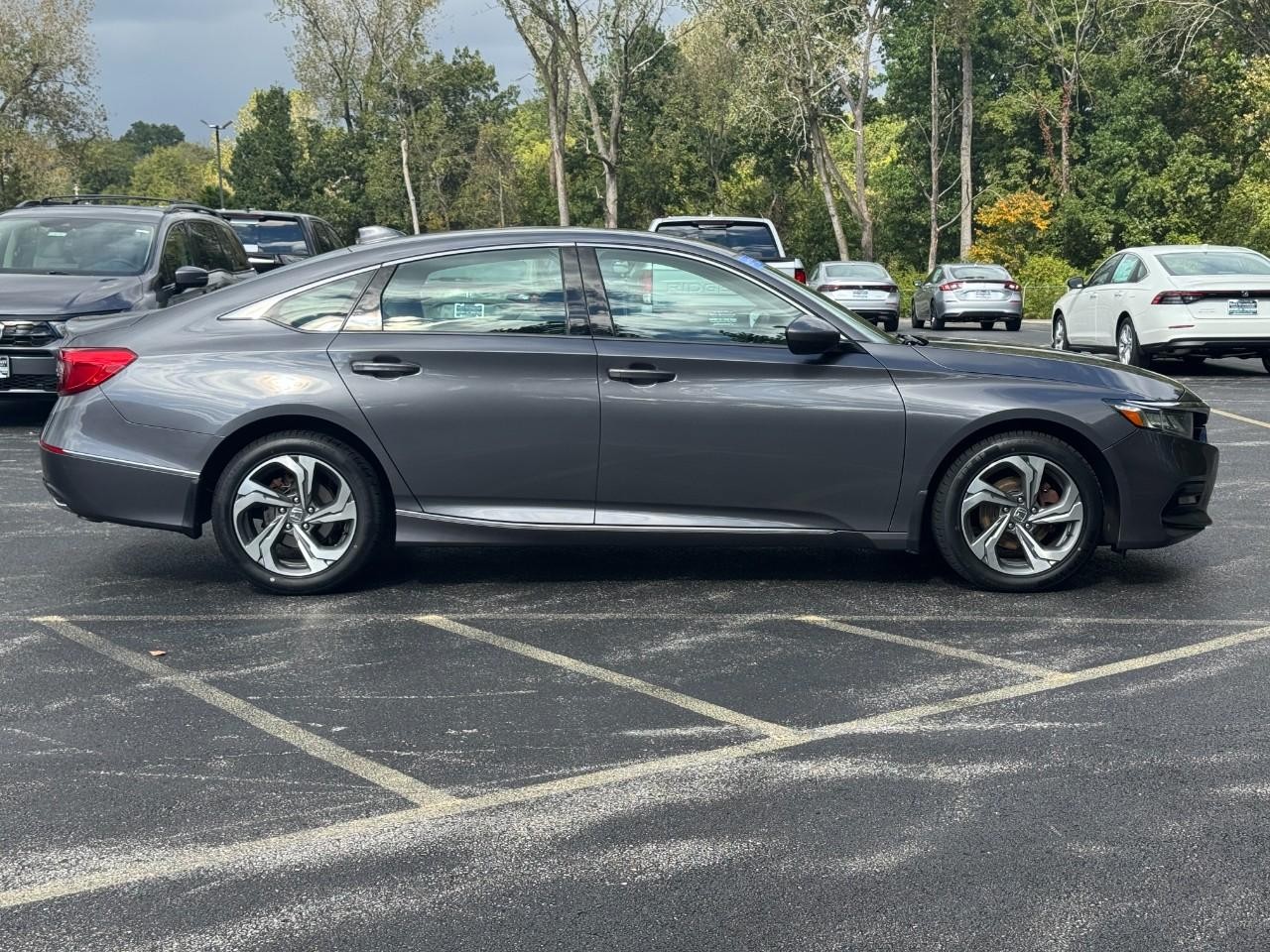 Honda Accord Sedan Vehicle Full-screen Gallery Image 03