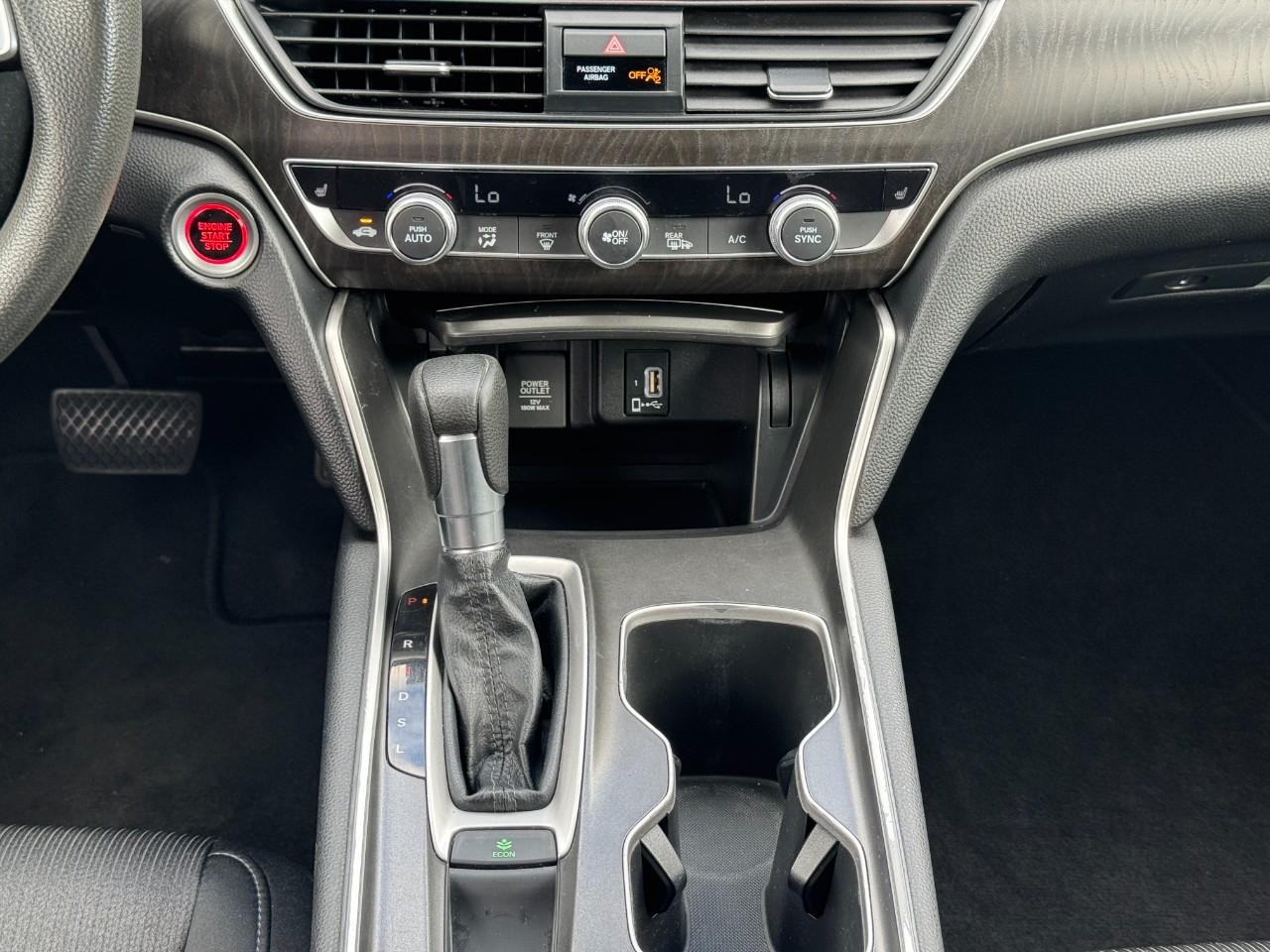 Honda Accord Sedan Vehicle Full-screen Gallery Image 15
