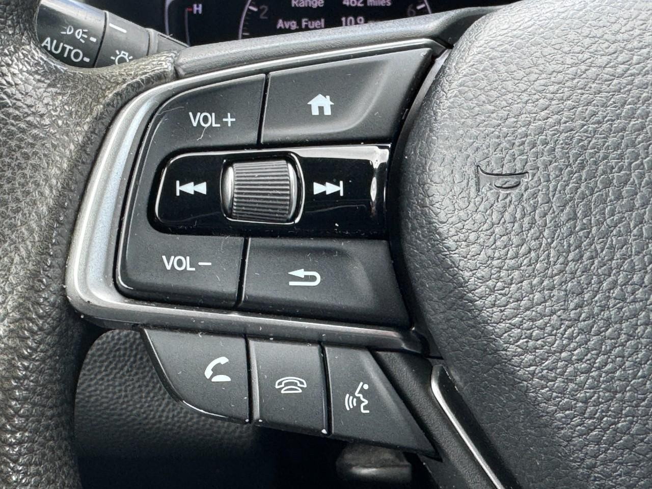 Honda Accord Sedan Vehicle Full-screen Gallery Image 19