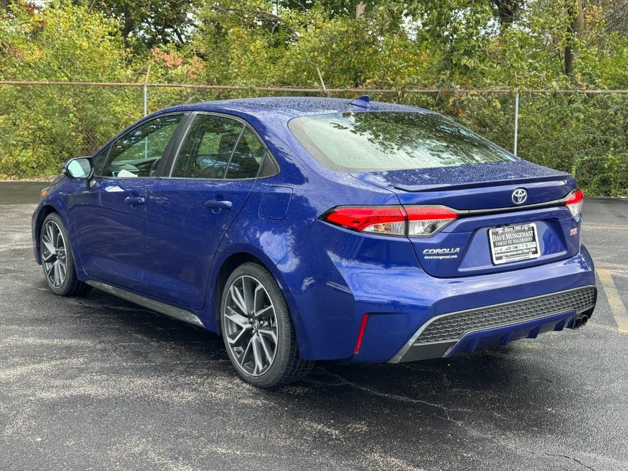 Toyota Corolla Vehicle Full-screen Gallery Image 08