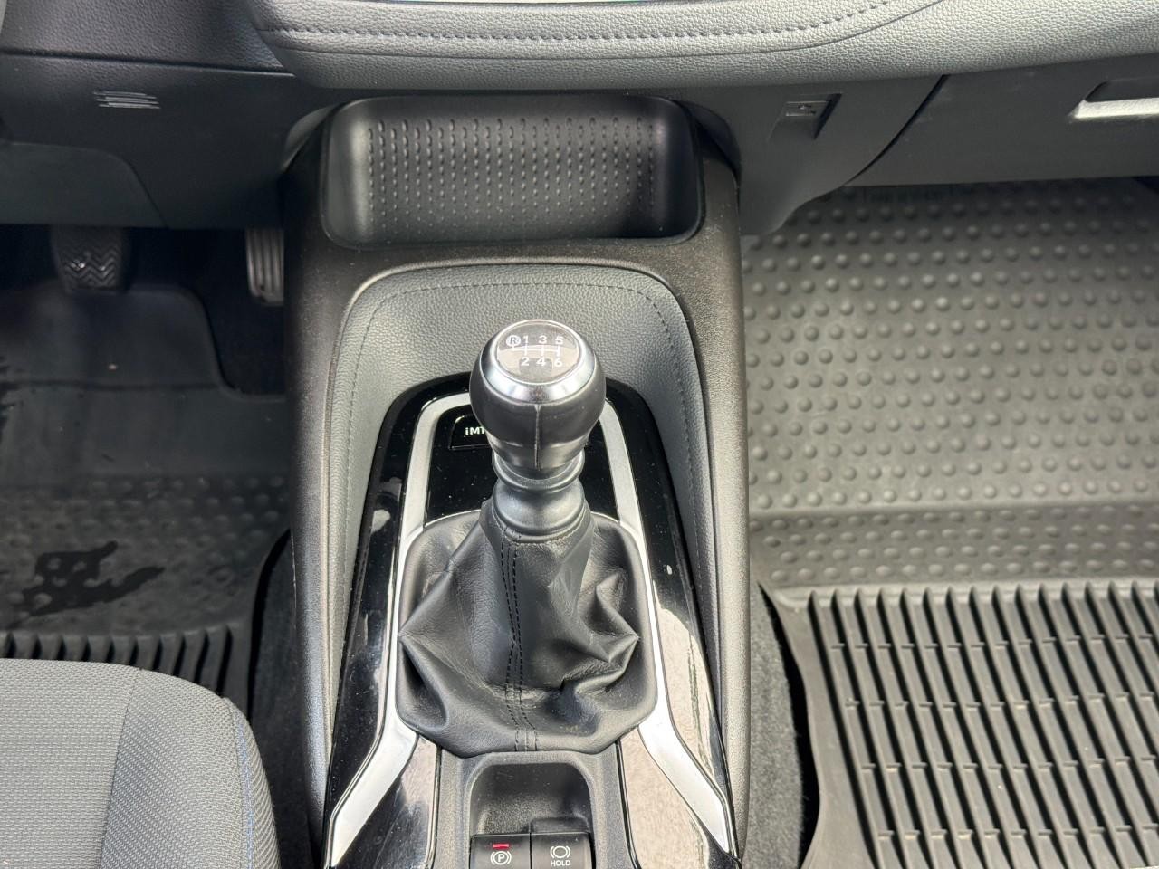 Toyota Corolla Vehicle Full-screen Gallery Image 16