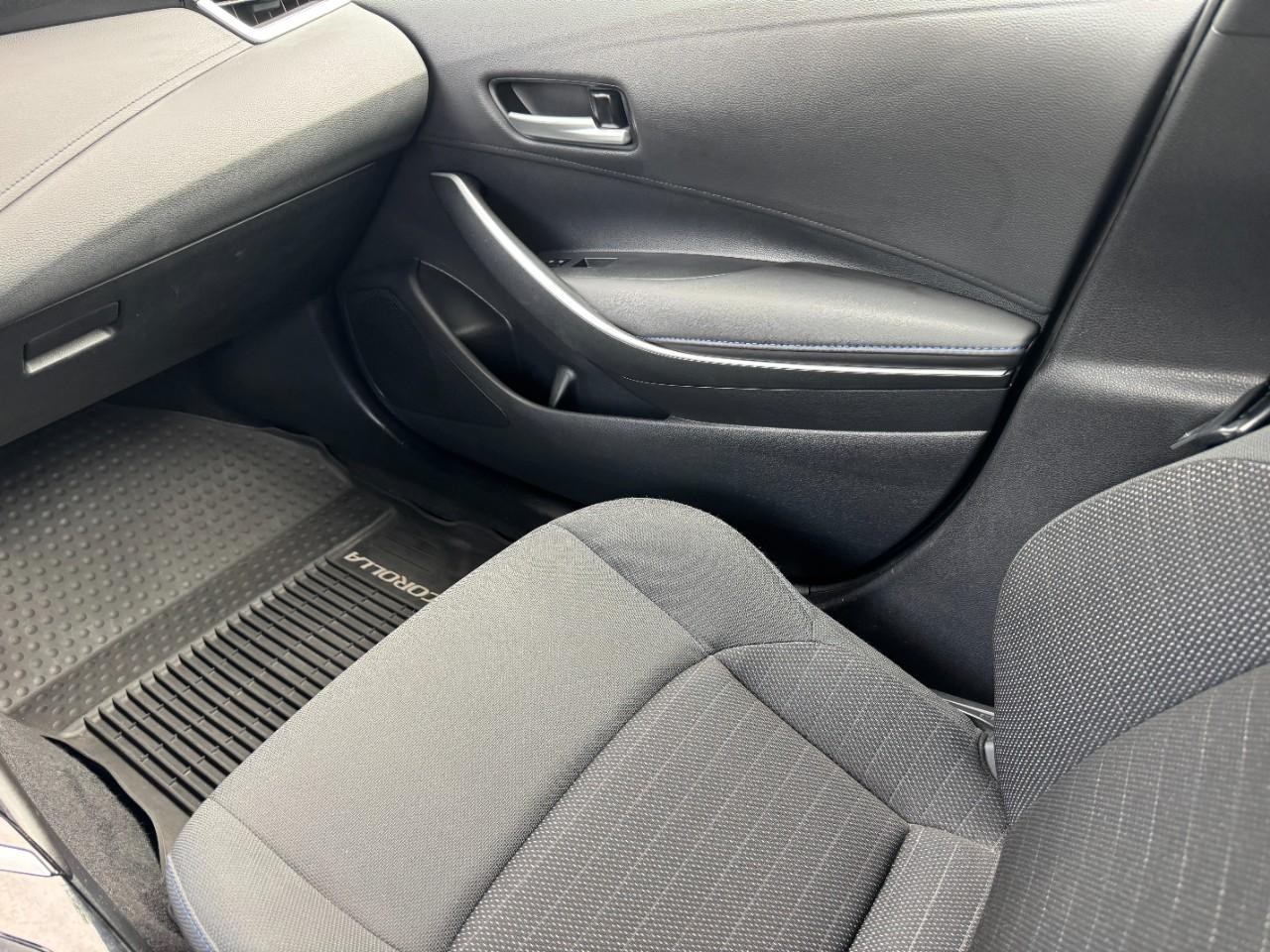Toyota Corolla Vehicle Full-screen Gallery Image 17