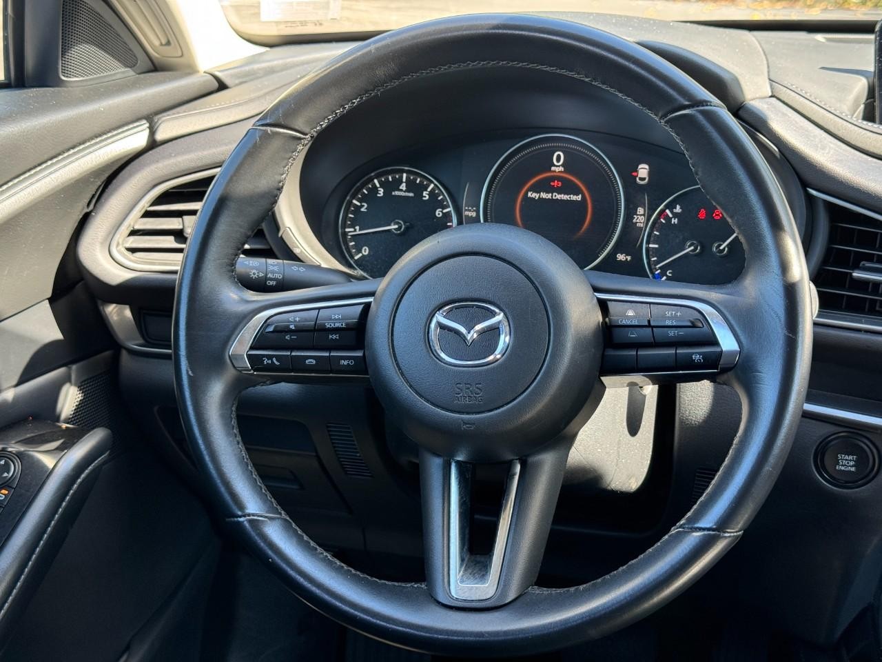 Mazda CX-30 Vehicle Full-screen Gallery Image 14