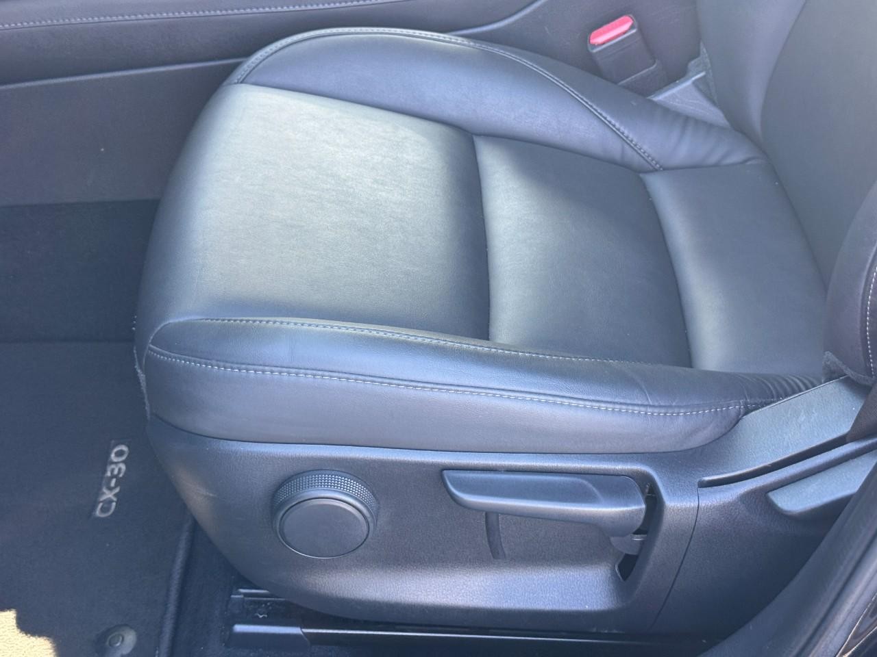 Mazda CX-30 Vehicle Full-screen Gallery Image 18