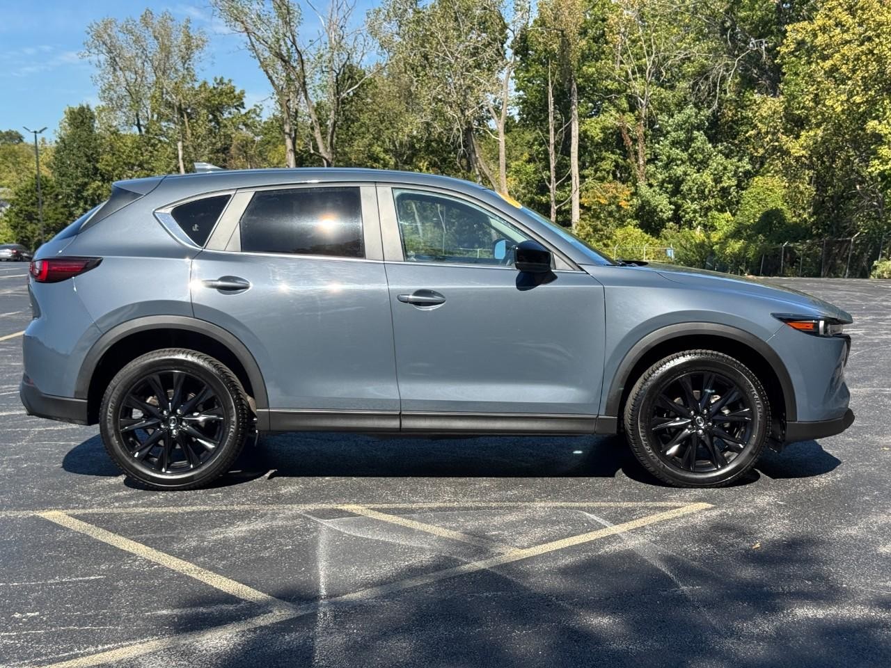 Mazda CX-5 Vehicle Full-screen Gallery Image 03