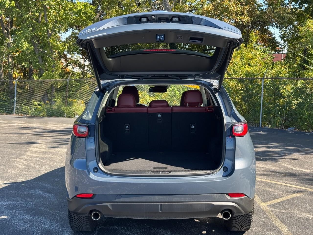 Mazda CX-5 Vehicle Full-screen Gallery Image 06