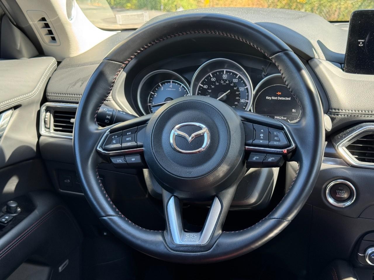 Mazda CX-5 Vehicle Full-screen Gallery Image 14