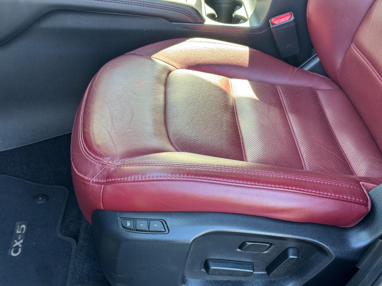 Mazda CX-5 Vehicle Full-screen Gallery Image 18
