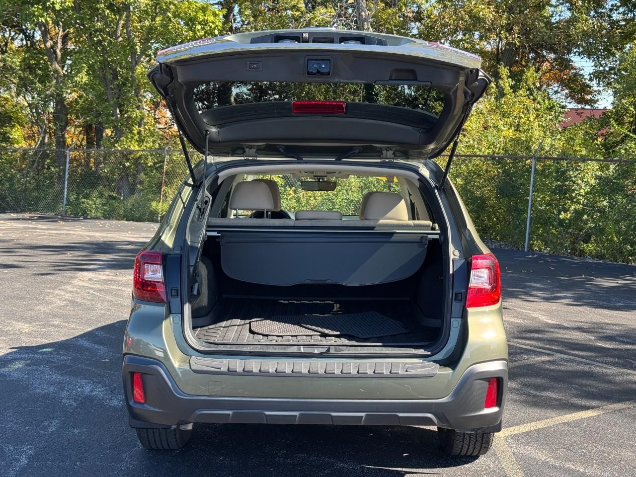 Subaru Outback Vehicle Full-screen Gallery Image 05