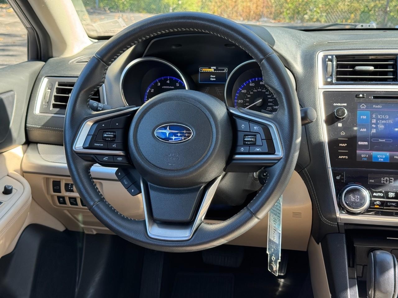 Subaru Outback Vehicle Full-screen Gallery Image 13