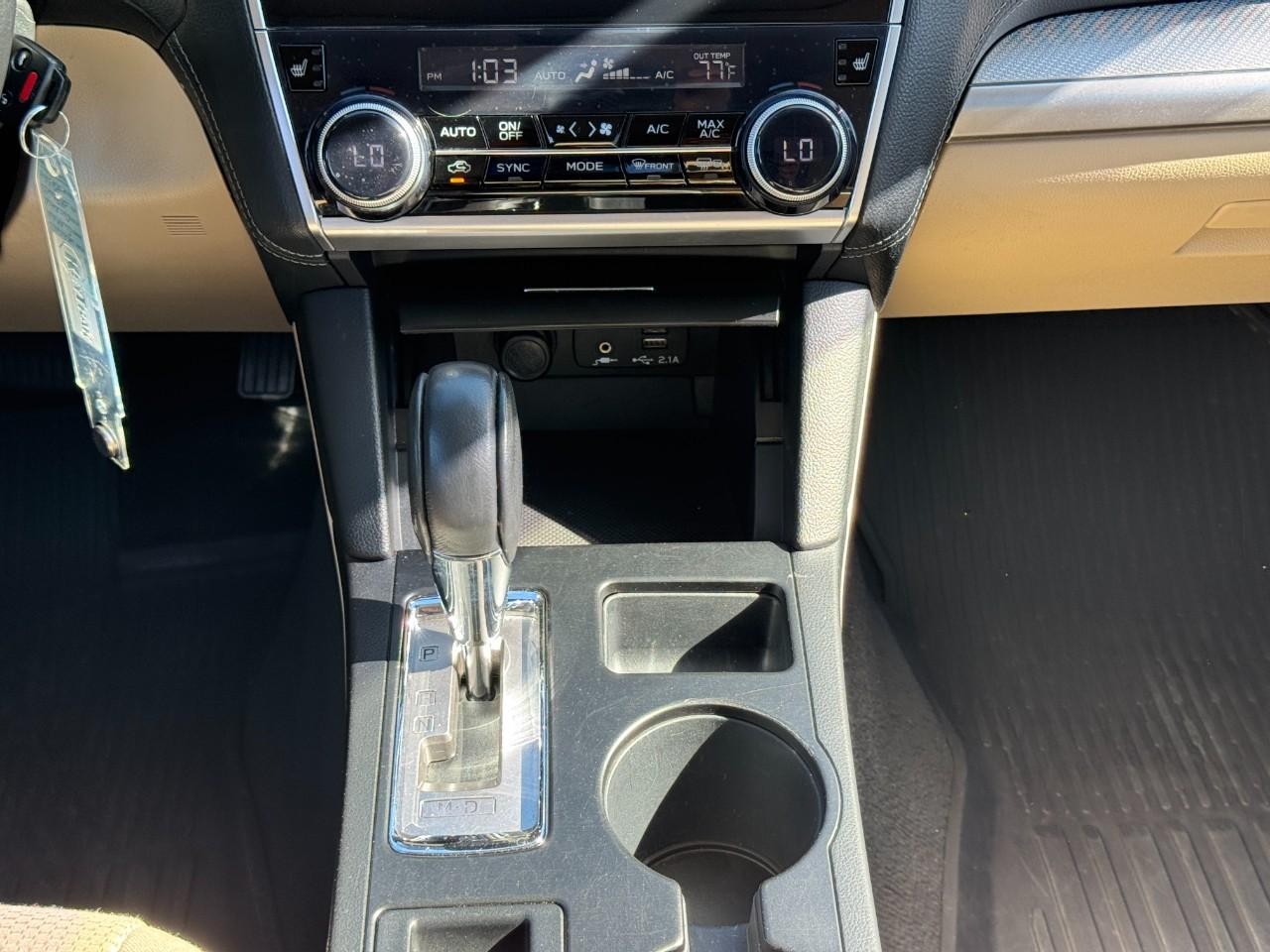 Subaru Outback Vehicle Full-screen Gallery Image 15