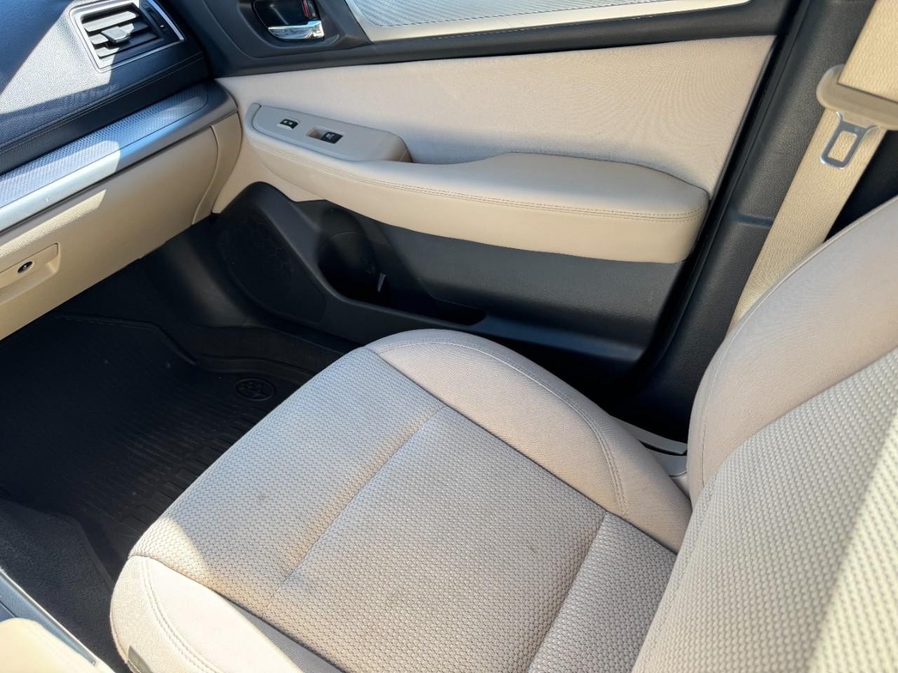 Subaru Outback Vehicle Full-screen Gallery Image 16