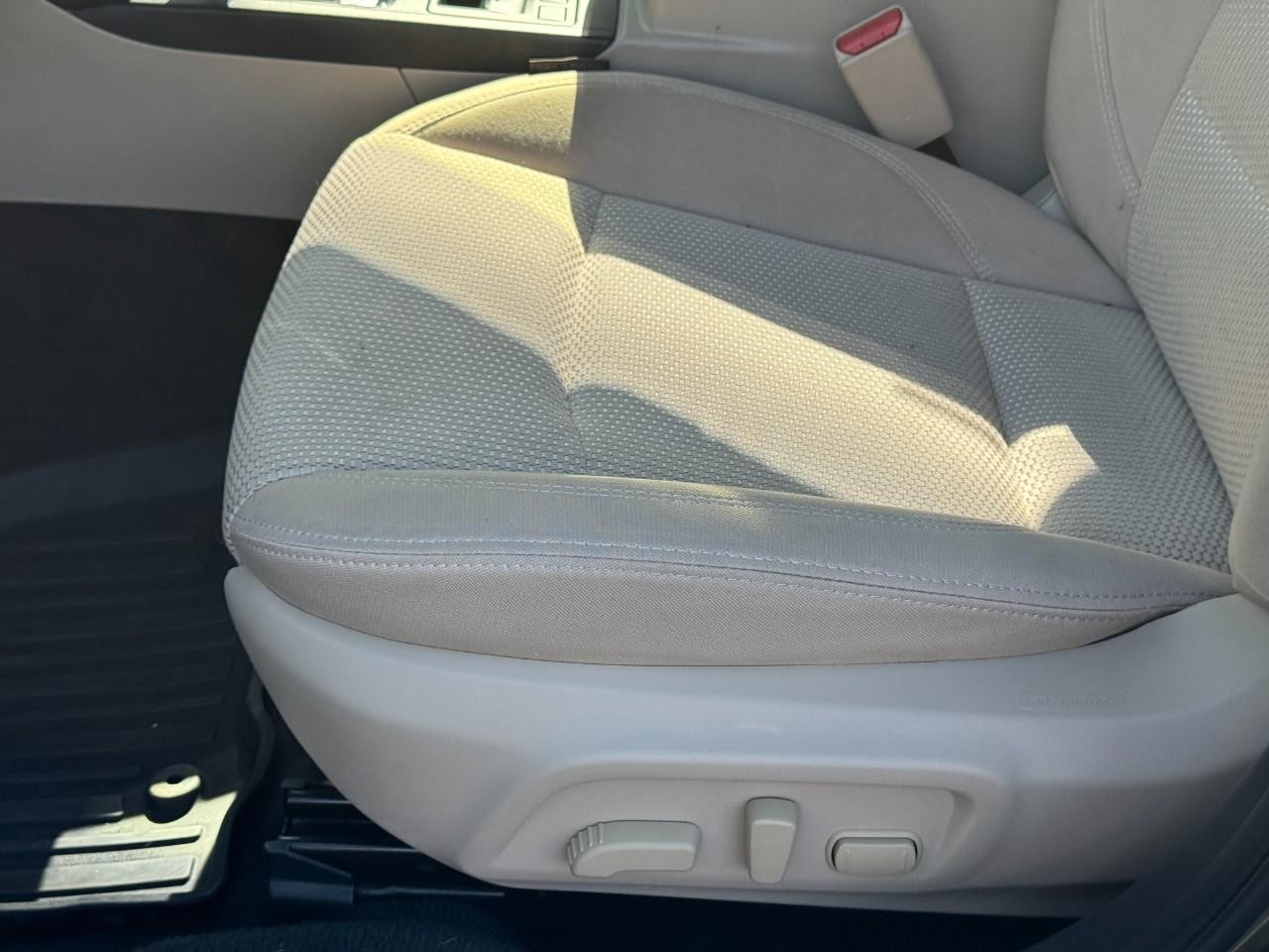 Subaru Outback Vehicle Full-screen Gallery Image 17