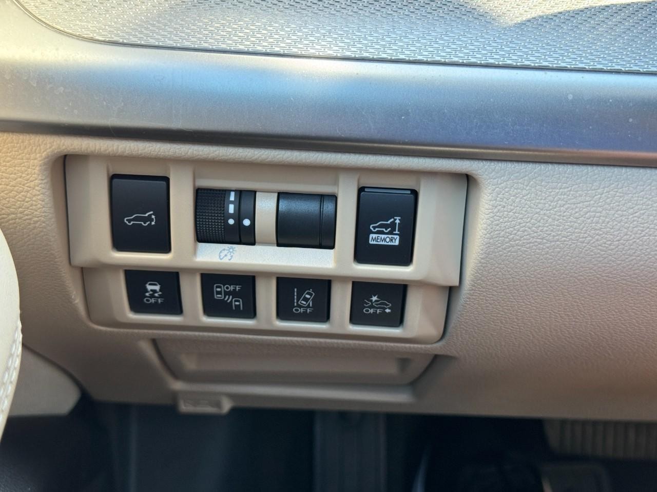 Subaru Outback Vehicle Full-screen Gallery Image 19
