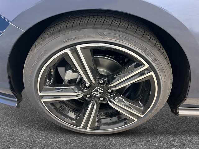 Honda Accord Sedan Vehicle Full-screen Gallery Image 11