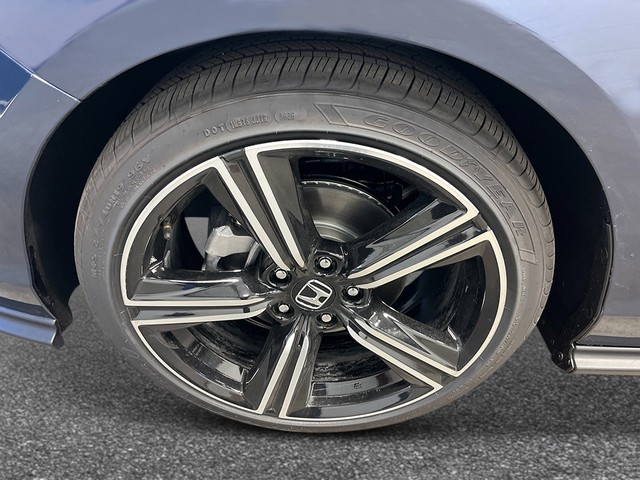 Honda Accord Sedan Vehicle Full-screen Gallery Image 11