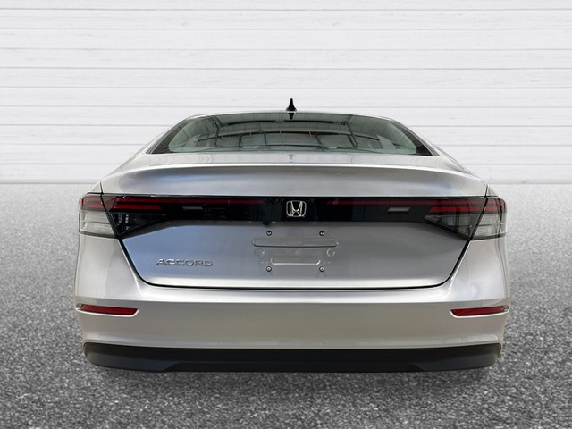 Honda Accord Sedan Vehicle Full-screen Gallery Image 05