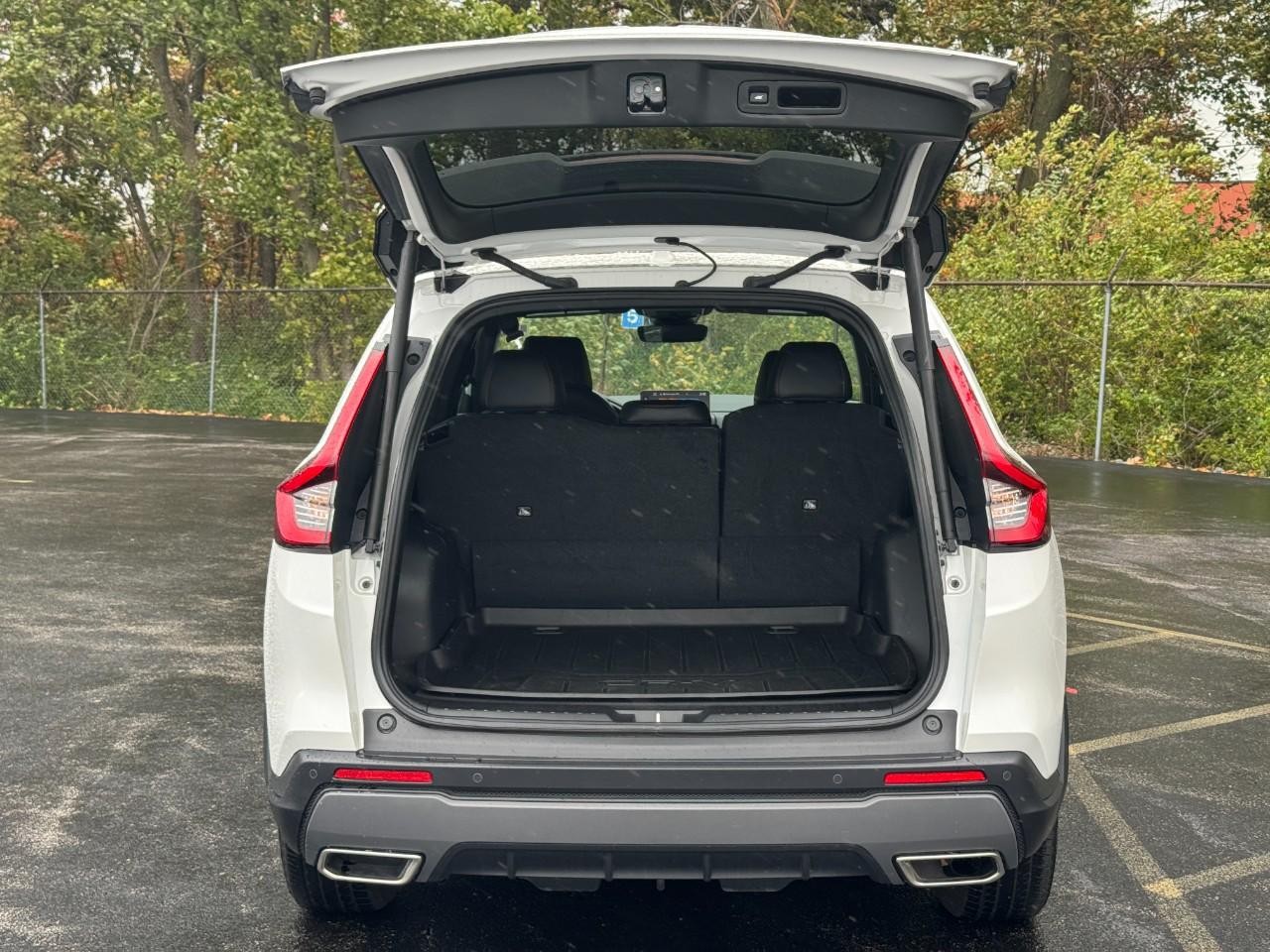 Honda CR-V Hybrid Vehicle Full-screen Gallery Image 06