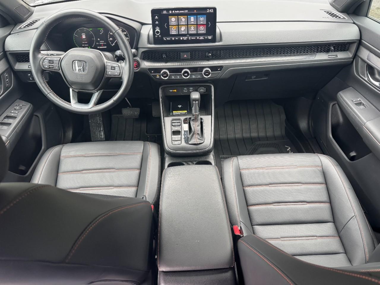 Honda CR-V Hybrid Vehicle Full-screen Gallery Image 13