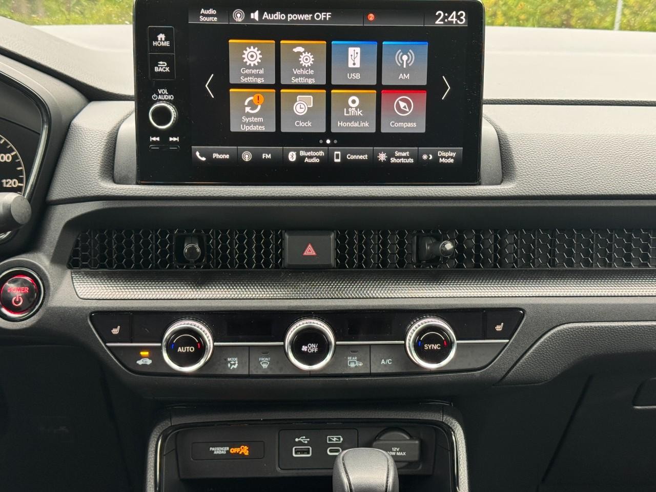 Honda CR-V Hybrid Vehicle Full-screen Gallery Image 15
