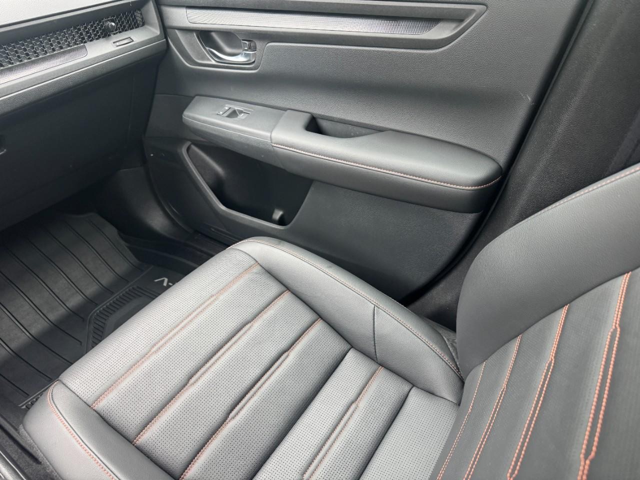 Honda CR-V Hybrid Vehicle Full-screen Gallery Image 17