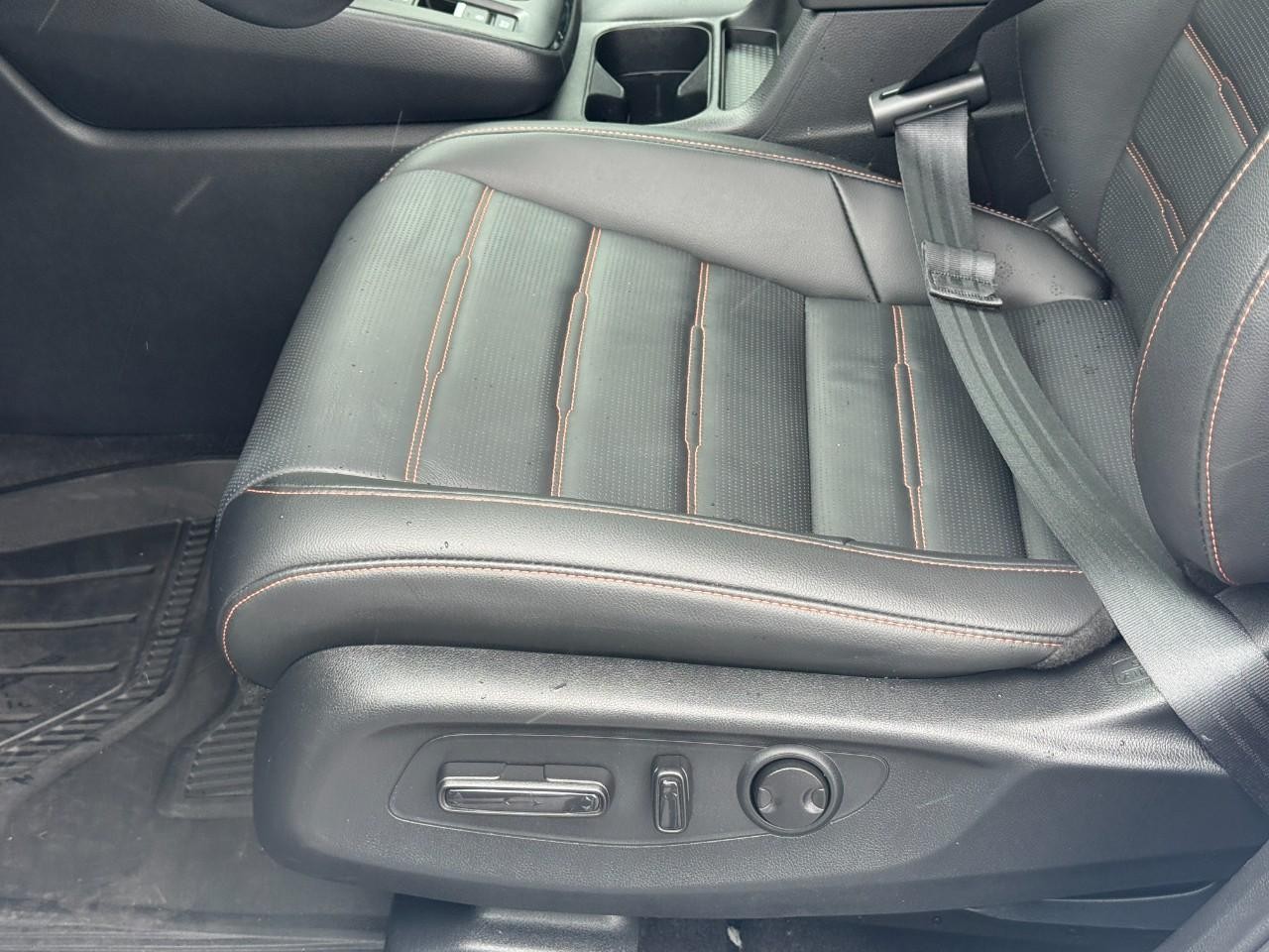 Honda CR-V Hybrid Vehicle Full-screen Gallery Image 18