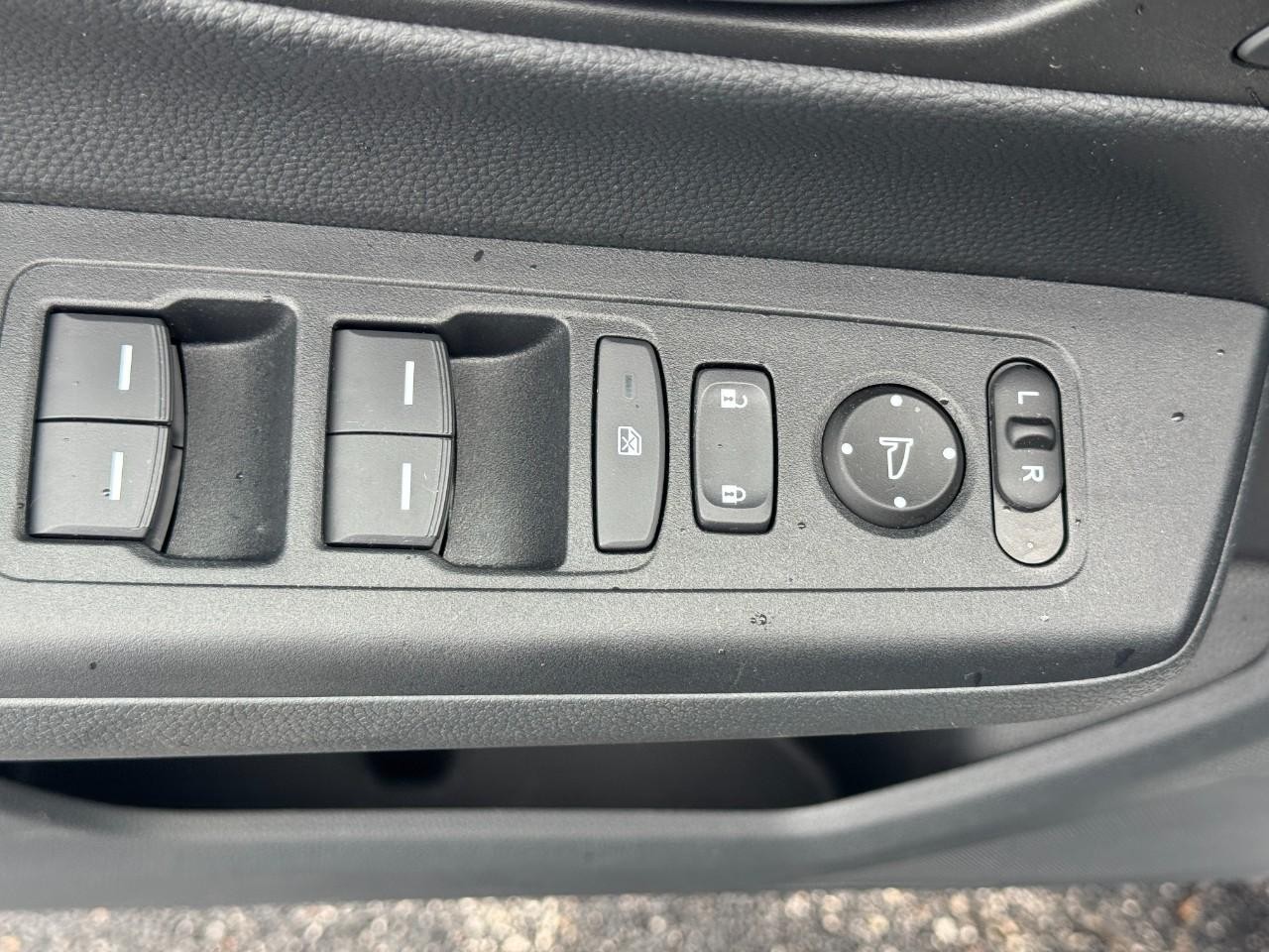Honda CR-V Hybrid Vehicle Full-screen Gallery Image 19