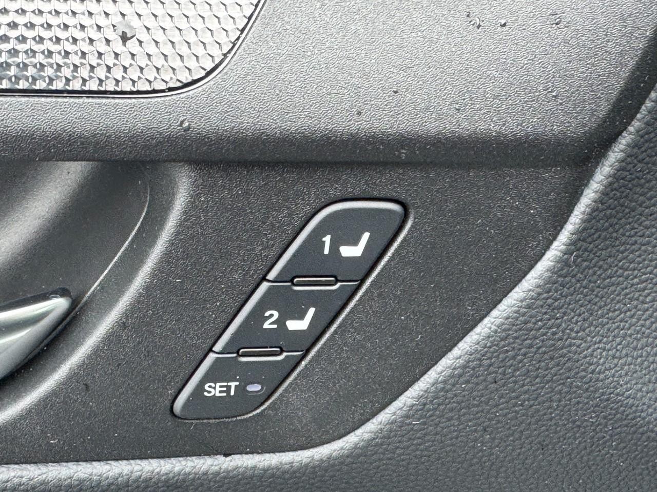 Honda CR-V Hybrid Vehicle Full-screen Gallery Image 20
