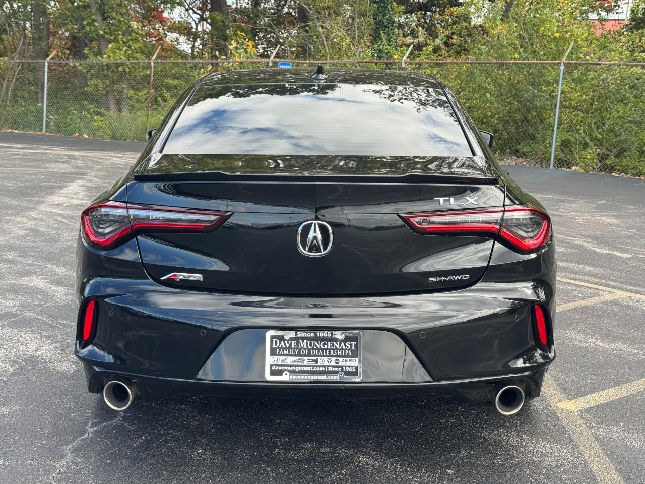 Acura TLX Vehicle Full-screen Gallery Image 07