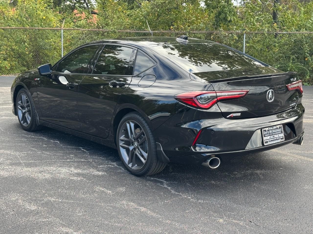 Acura TLX Vehicle Full-screen Gallery Image 08