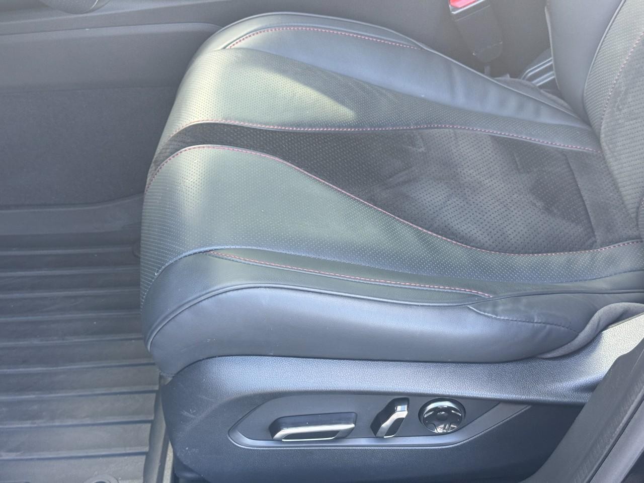 Acura TLX Vehicle Full-screen Gallery Image 18